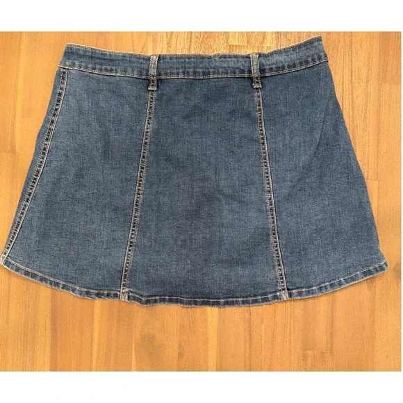 Denim Mini Skirt Blue Button Front Patch Pocket Womens Size Large - Picture 2 of 5